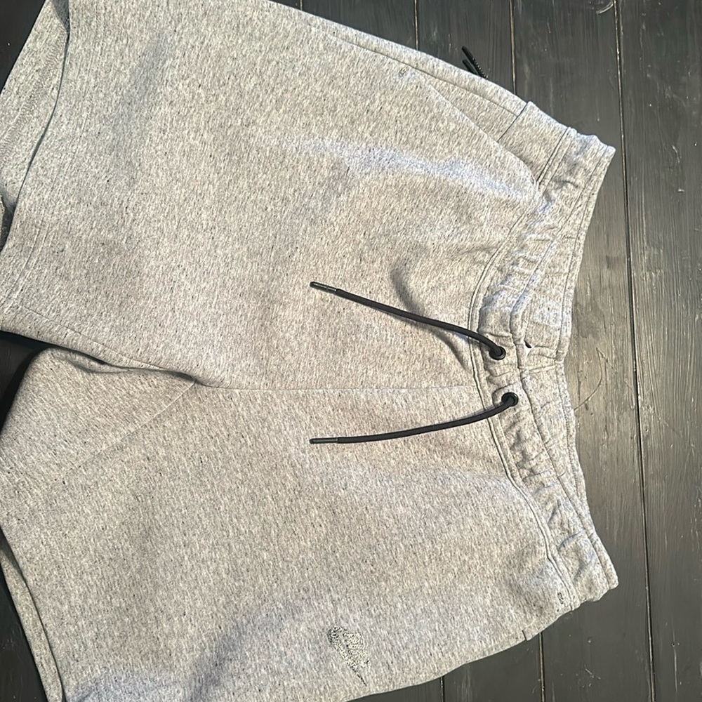 Men’s Nike tech shorts